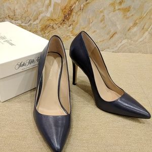 Saks Fifth Avenue Navy Leather Heel SZ 7M